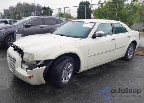 2010 Chrysler 300 Touring/Signature Series/Executive Series from USA, damaged, VIN 2C3CA5CV9AH319803